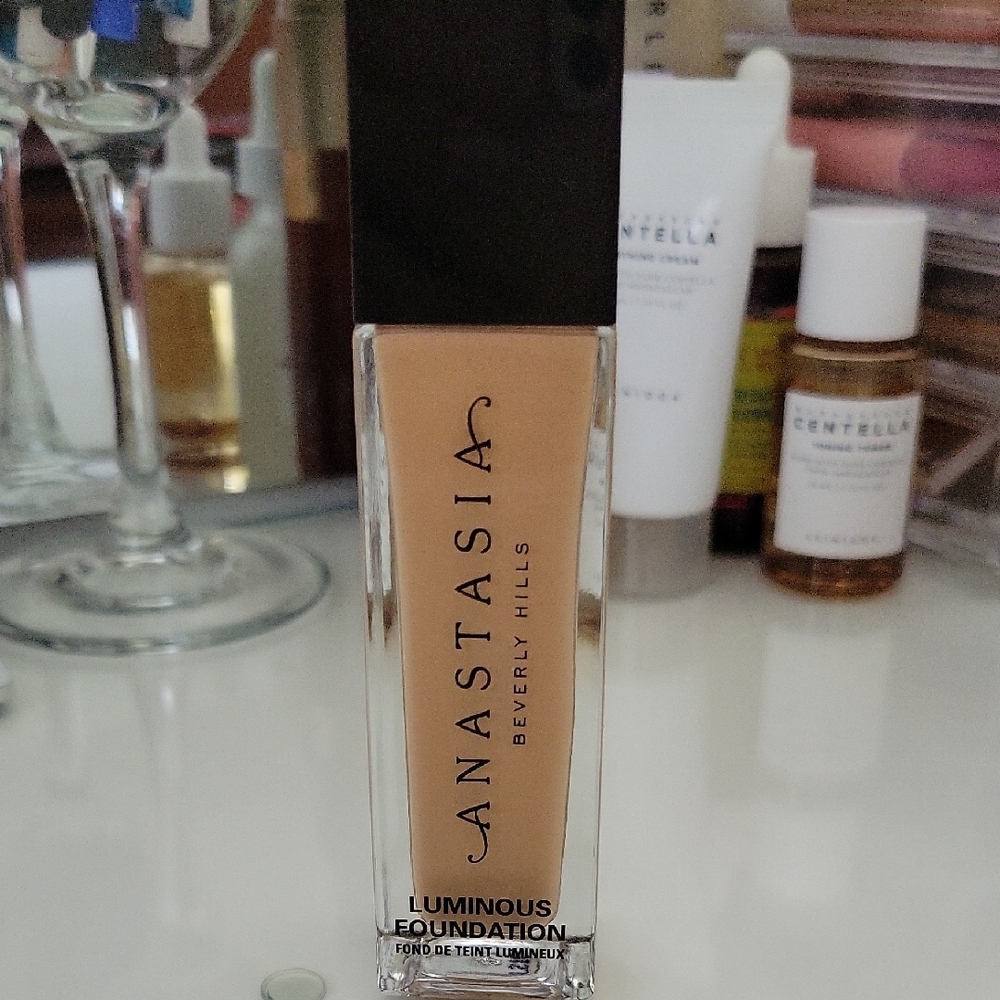 Anastasia Beverly Hills Tan Foundation Liquid Makeup